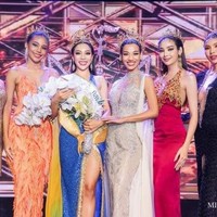 Beginilah suasana kontes kecantikan yang digelar di Bangkok pada akhir Juni itu. Terlihat dalam malam penobatan seluruh kontestan tidak menggunakan masker. Foto: dok. Facebook