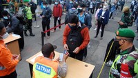 Kementerian Perhubungan mengeluarkan aturan soal kewajiban membawa STRP atau surat tugas bagi pengguna KRL Commuterline yang berlaku mulai Senin (13/7/2021) di masa Pemberlakuan Pembatasan Kegiatan Masyarakat (PPKM) Darurat.