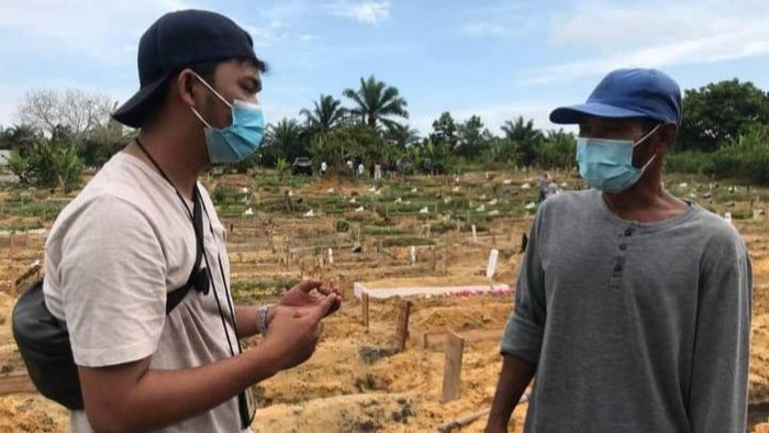 Penggali makam khusus pasien Corona di Pekanbaru (Raja-detikcom)