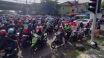 Ada Penyekatan, Jalan Mastrip Surabaya Padat Kendaraan