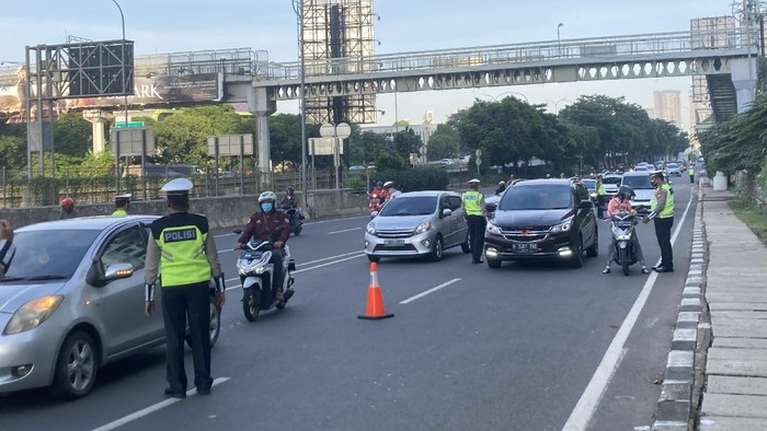 Penyekatan Jalan Antasari, Senin (12/7/2021)