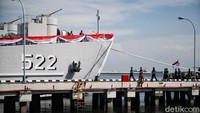 Pengadaan KRI Teluk Youtefa - 522 dipesan oleh Mabes TNI AL melalui Dinas Pengadaan Angkatan Laut (Disadal). Kapal ini diawaki oleh 111 personel. KRI Teluk Youtefa - 522 memiliki panjang 120 meter, lebar 18 meter, draft 3 meter (full load) dengan bobot 4508 ton.   