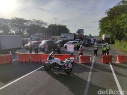 Polisi Tutup Exit Tol Sidoarjo Selama PPKM Darurat