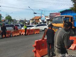 Kemacetan di Penyekatan PPKM Darurat Karang Pilang Surabaya Berlangsung 2 Jam