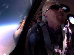 Saat Orang Terkaya-Warga Biasa Terbang ke Luar Angkasa di 2021