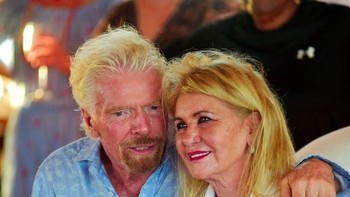 Richard Branson kekayaannya menurut Forbes USD 5,3 miliar atau di kisaran Rp 75 triliun. Dia menikah dengan sang istri, Joan Templeman, di tahun 1989 dan tetap setia sampai hari ini. Foto: Instagram