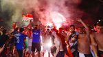 Semarak Fans Italia Pesta di Depan Colosseum