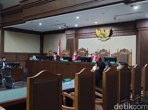 Hakim Tolak Penggabungan Gugatan Ganti Rugi Bansos di Sidang Juliari