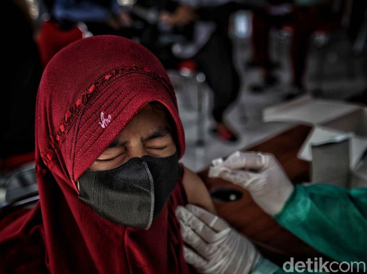 Vaksinasi Massal di Ibu Kota Sasar Anak Usia 12-17 Tahun