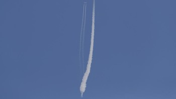 Pesawat roket Virgin Galactic melesat ke luar angkasa Foto: AP/Andres Leighton 