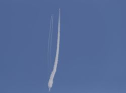 Potret Richard Branson Melancong ke Luar Angkasa