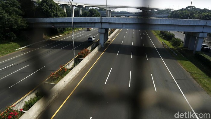PPKM Darurat telah memasuki hari ke-11. Arus lalu lintas di tol Jakarta–Bogor–Ciawi (Jagorawi) lancar.