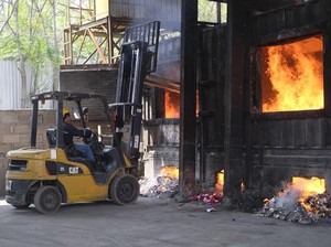 Bea Cukai Sidoarjo Musnahkan Rokok hingga Miras Ilegal Senilai Rp 10 M