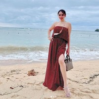 Penampilan Femmy yang semakin hot di usia 47 tahun. Dalam foto ini, Femmy masih berada di BaliFoto: dok. Instagram (@femmypermatasari