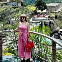 Dengan penampilannya yang semakin seksi, Femmy mengaku tak jarang dia mendapatkan pesan di Instagramnya yang menanyakannya tentang operasi memperbesar payudara. Foto: dok. Instagram (@femmypermatasari