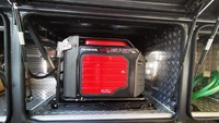 Sebagai pemasok daya listrik, ada sebuah genset  yang disematkan. Jadi mesin bus tetap bisa dimatikan ketika proses memasak dilakukan. Foto: Dok. Laksana