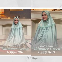 Bintang sinetron Ikatan Cinta itu mengunggah momen saat memakai mukena ke akun Instagramnya. Sebelumnya, Amanda yang non muslim kerap tampil berhijab untuk pemotretan salah satu merek busana muslim.  Foto: Dok. Instagram @amandamanopo.