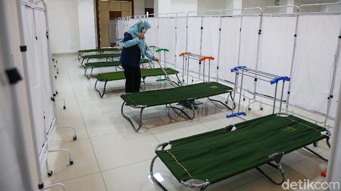 GOR Matraman Disulap Jadi Tempat Isolasi COVID-19 Pemprov DKI Jakarta menyiapkan GOR Matraman sebagai tempat isolasi pasien COVID-19. GOR itu mampu menampung hingga 50 pasien.