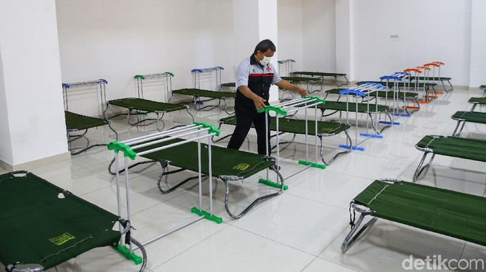 Pemprov DKI Jakarta menyiapkan GOR Matraman sebagai tempat isolasi pasien COVID-19. GOR itu mampu menampung hingga 50 pasien.
