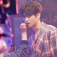 Bintang True Beauty ini dijuluki ’face genius’ karena memiliki simetri dan fitur wajah yang sempurna. Ketampanan Cha Eun Woo terpancar saat dirias sebelum syuting video klip Crazy Sexy Cool. Foto: dok. Fantagio