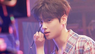 8 Potret Idol KPop Pria Saat Dirias, Terlahir Tampan Bikin Fans Terpana