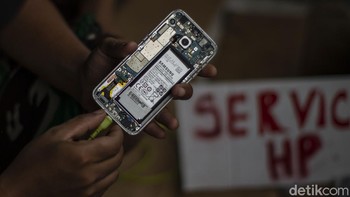 Biaya servis mulai dari 100 hingga 5 juta rupiah, namun tergantung pada tingkat kerusakannya.