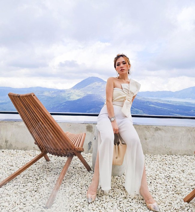 Kepala BNNP Bali Brigjen Gde Sugianyar Dwi Putra saat konferensi pers di kantornya mengatakan jika Jessica dan pria bernama Denny ditangkap pada Jumat minggu lalu di sebuah vila mewah di kawasan Kuta Utara, Badung. Foto: Instagram @jessicaforresterr