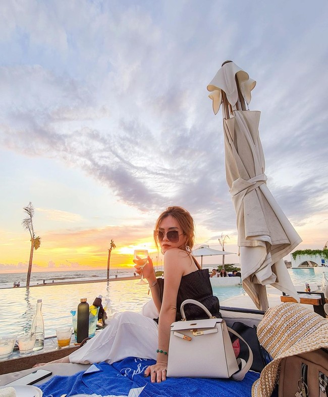 Di media sosial wanita cantik itu pun sering membagikan tips kecantikan, parenting, hingga resep masakan. Foto: Instagram @jessicaforresterr