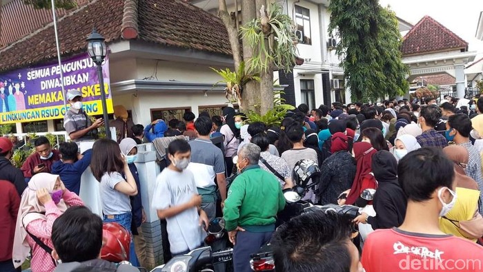 kerumunan vaksinasi di banyuwangi