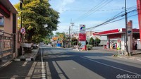 Menurut Indra pembatasan mobilitas masyarakat yang makin dipersempit ini didasari semakin meningkatnya kasus terkonfirmasi positif COVID-19 di Kabupaten Kuningan.