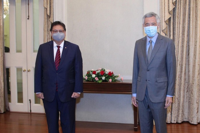 Menko Perekonomian,Airlangga Hartarto bersama PM Singapura Lee Hsien Loong
