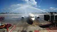 Sebelumnya Thailand berencana untuk membuka gerbangnya bagi turis asing. Negeri Gajah Putih itu telah menguji coba pembukaan wisata di Phuket tanpa kewajiban karantina. Sayangnya, program itu justru memunculkan lonjakan kasus COVID-19. LILLIAN SUWANRUMPHA/AFP via Getty Images