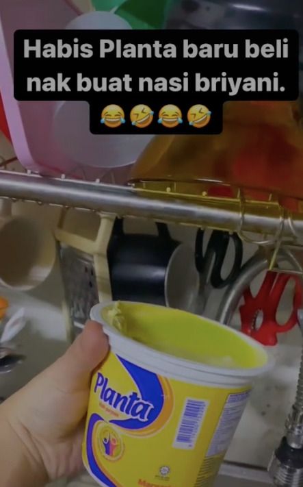 Ngakak! Dikira Sabun Cuci Piring, Bapak-bapak Ini Cuci Piring Pakai Margarin