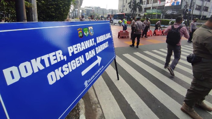 Jalan Fatmawati dan Antasari Kembali Disekat, Petugas Periksa Pengendara