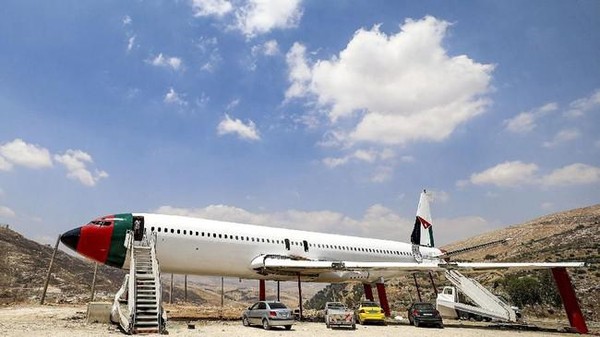 Foto: Pesawat Bekas Disulap Jadi Restoran di Palestina