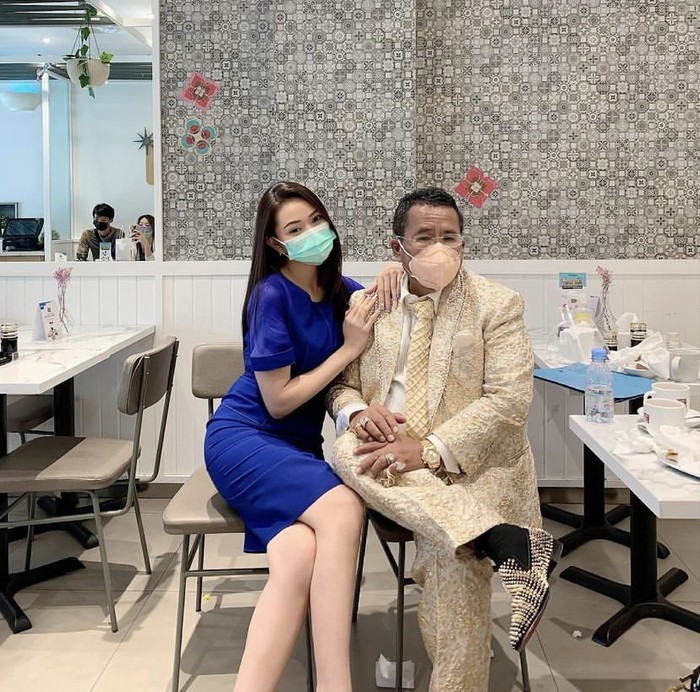 Pesona Beiby, Asisten Pribadi Baru Hotman Paris yang Hobi Ngemil Donat Pesona Beiby, Asisten Pribadi Baru Hotman Paris yang Hobi Ngemil Donat