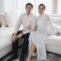 “A very rare moment where we get to dressed up for a very special moment,” tulis Pevita Pearce di keterangan foto di Instagramnya @pevpearce. Foto: Dok. Instagram @pevpearce