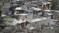 Ekonomi negara yang tak mampu meonpang kehidupan rakyatnya membuat Haiti selalu di landa konflik kepentingan yang selalu mengorbankan rakyatnya.