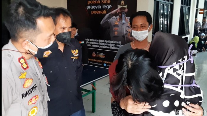 Sejumlah orang tua peserta aksi berujung ricuh datangi Polres Tasik