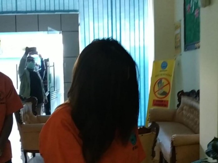 Selebgram Jessica Forrester dan manager tempat hiburan, Denny, ditangkap BNNP Bali. (dok BNNP Bali) Selebgram Jessica Forrester dan manager tempat hiburan, Denny, ditangkap BNNP Bali. (dok BNNP Bali)