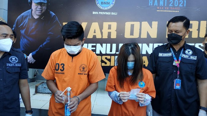 Selebgram Jessica Forrester dan manager tempat hiburan, Denny ditangkap BNNP Bali