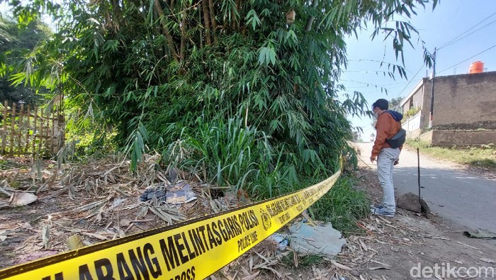 Warga Bandung Barat digegerkan penemuan mayat pria di pinggir jalan
