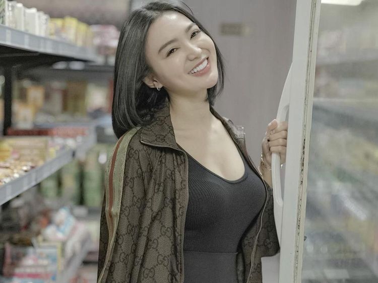 Potret Wika Salim Berbaju Ketat, Kayak Prokes
