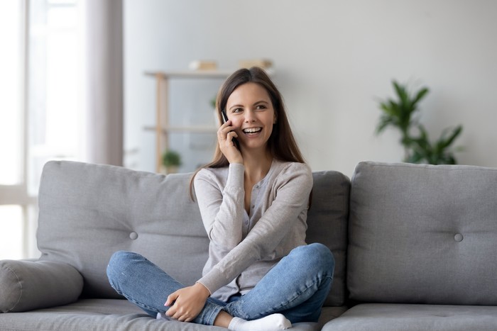 Bermain tebak-tebakan lucu bisa menambah imun. Foto: Getty Images/iStockphoto/fizkes Bermain tebak-tebakan lucu bisa menambah imun. Foto: Getty Images/iStockphoto/fizkes