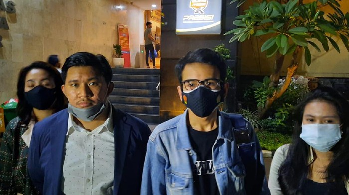 Adam Deni diperiksa di Polda Metro Jaya soal laporannya terhadap Jerinx, Rabu (14/7/2021).