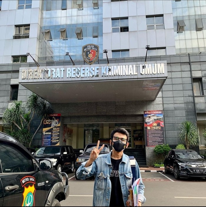 Adam Deni diperiksa di Polda Metro Jaya terkait laporannya soal Jerinx, Rabu (14/7/2021).