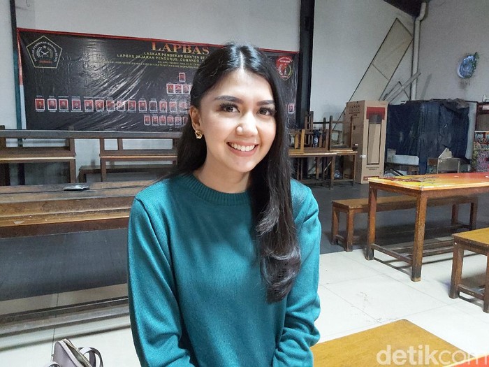 Setelah sukses di dunia akting, kini Anesya Anggun mulai menjajaki dunia presenter.
