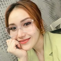 Hingga tak jarang, ibu satu anak itu kerap digosipkan melakukan operasi plastik. Foto: dok. Instagram/@ayutingting92