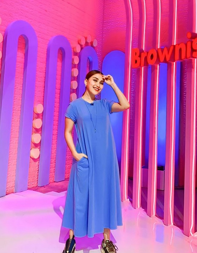 Meski mengaku tidak melakukan operasi plastik, namun Ayu Ting Ting melakukan perawatan wajah tanam benang. Foto: dok. Instagram/@ayutingting92