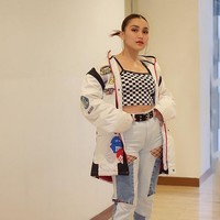 Dalam tayangan di Trans7, Ayu Ting Ting pernah membantah soal operasi plastik. Untuk kulit yang cerah, Ayu menyatakan bahwa orang tuanya pun berkulit putih. Foto: dok. Instagram/@ayutingting92